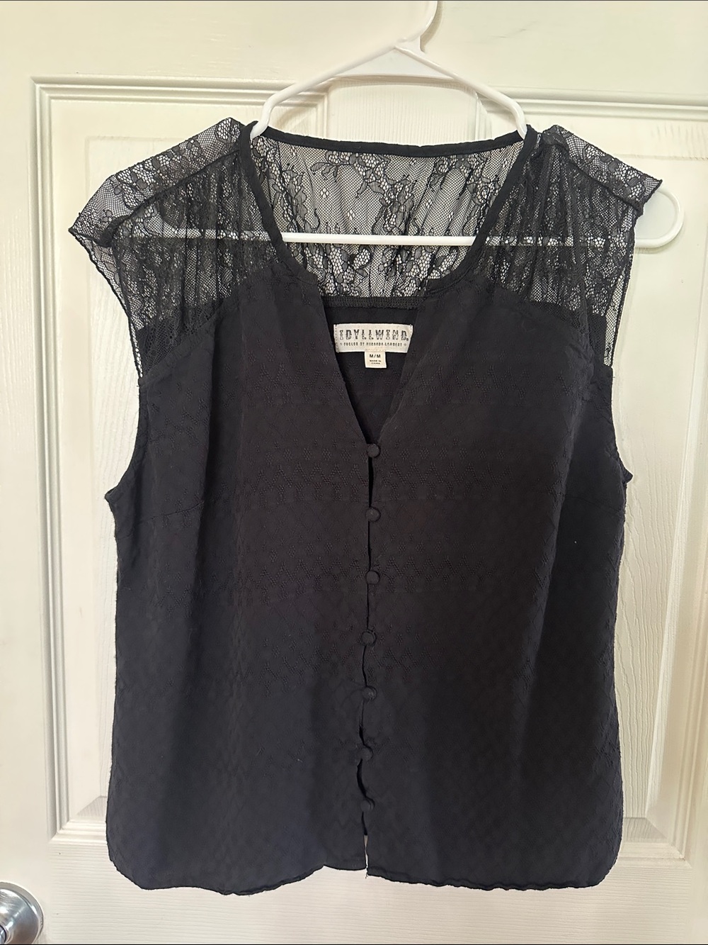 Idyllwind Black Lace Yoke Sleeveless Button-Front Top